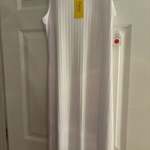 Daisy Sleeveless White Maxi Dress